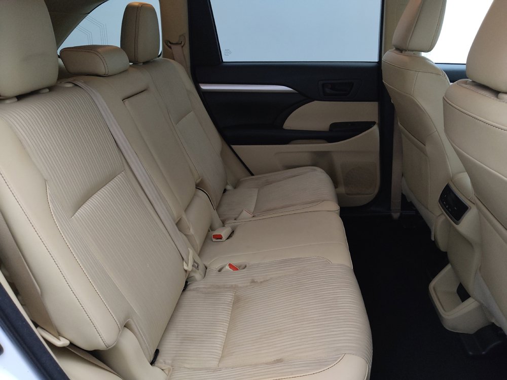Used 2018 Toyota Highlander Plus FWD image 19