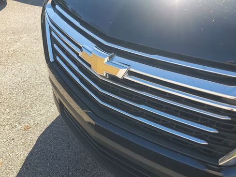 Used 2023 Chevrolet Traverse LT image 10