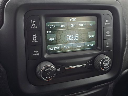 Used 2016 Jeep Renegade 75th Anniversary image 32