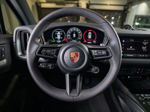 New 2025 Porsche Cayenne AWD/4WD image 31