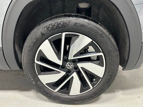 Used 2025 Volkswagen Atlas SE image 69