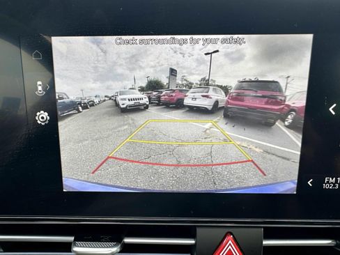 Used 2024 Hyundai Elantra SEL FWD image 22