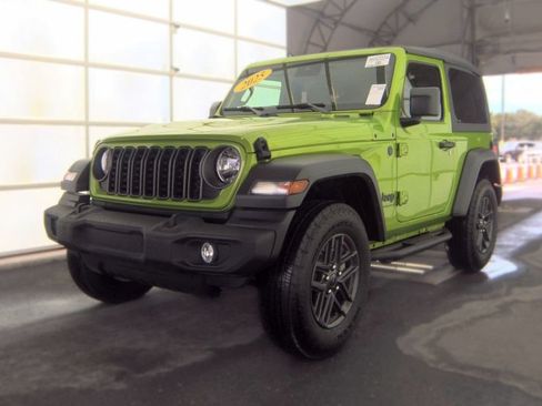 Used 2025 Jeep Wrangler Sport AWD/4WD image 5