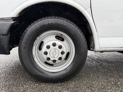 Used 2009 Chevrolet Express 2500 image 13