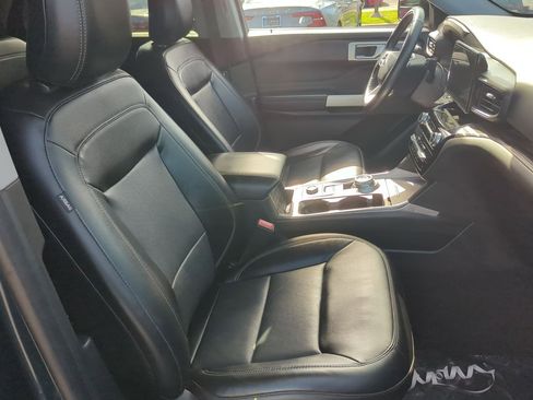 Used 2022 Ford Explorer Limited w/ Equipment Group 301A image 33