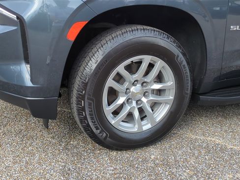 Used 2021 Chevrolet Suburban LT image 9