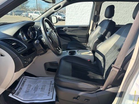 Used 2018 Dodge Grand Caravan SXT image 10