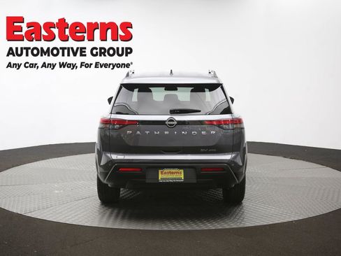 Used 2024 Nissan Pathfinder SV image 36