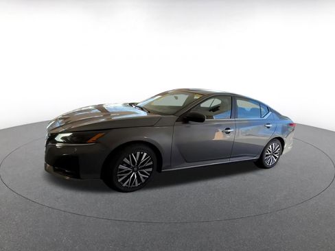 Used 2025 Nissan Altima 2.5 SV image 7
