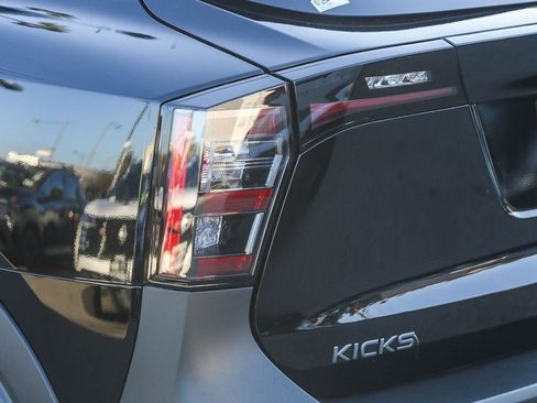 New 2026 Nissan Kicks SR w/ Illumination Package FWD image 9