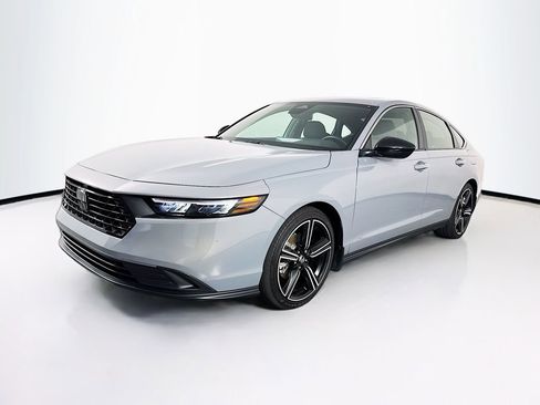 Used 2025 Honda Accord Sport image 3