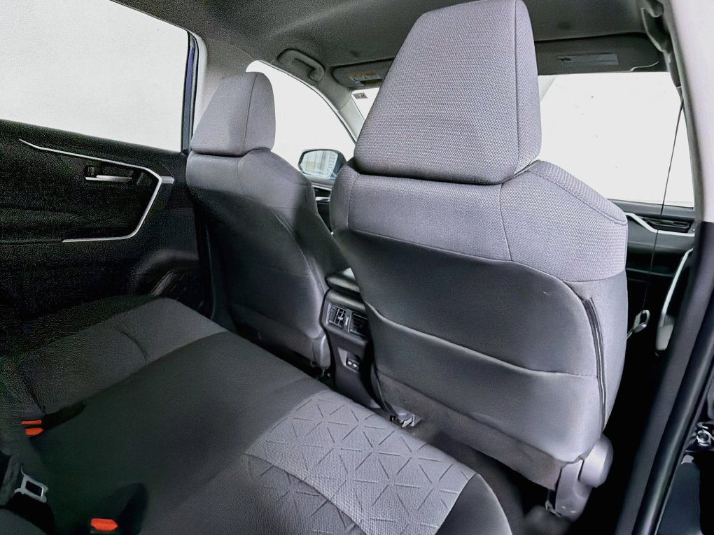 Used 2025 Toyota RAV4 XLE FWD image 27