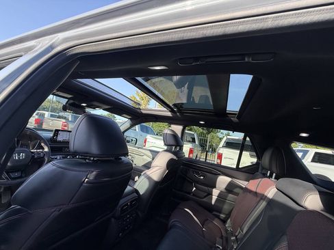 Used 2025 Honda Pilot Black Edition image 34