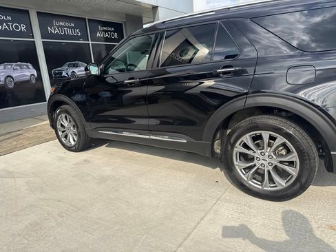 Used 2022 Ford Explorer Limited w/ Equipment Group 301A AWD/4WD image 22