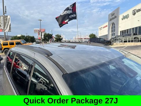 Used 2020 Chrysler Pacifica Touring-L Plus w/ Advanced Safetytec Group FWD image 4