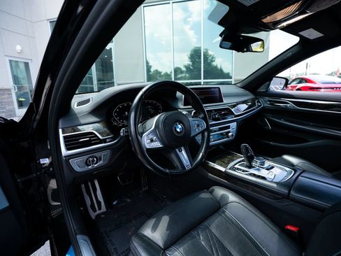 Used 2021 BMW 740i w/ M Sport Package RWD image 27
