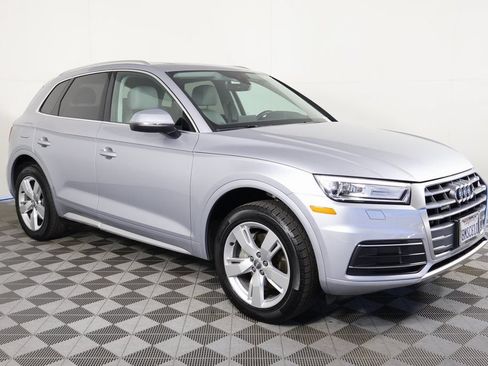 Used 2019 Audi Q5 Premium w/ Convenience Package AWD/4WD image 3