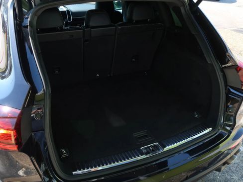 Used 2018 Porsche Cayenne S image 15