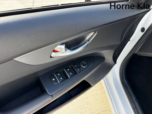 Certified 2021 Kia Forte LXS image 11