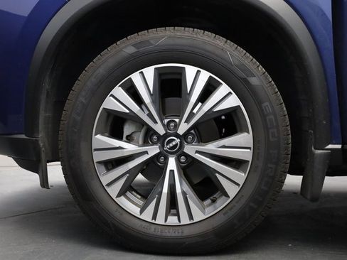 Used 2023 Nissan Rogue SV image 7