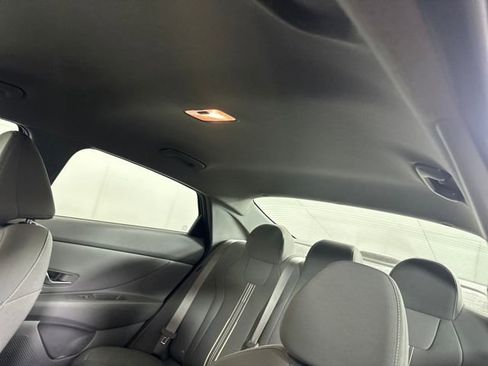 Certified 2025 Hyundai Elantra Sport image 40