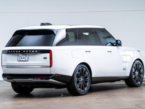 Used 2023 Land Rover Range Rover Autobiography AWD/4WD image 7