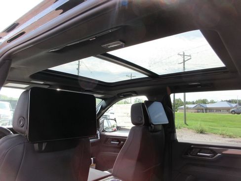 New 2026 GMC Yukon Elevation w/ Elevation Premium Package AWD/4WD image 12