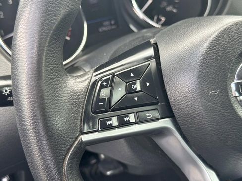 Used 2020 Nissan Rogue S FWD image 28