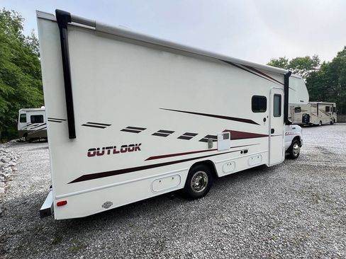 Used 2018 Ford E-350 and Econoline 350 Super Duty w/ Motorhome Prep Package RWD image 6