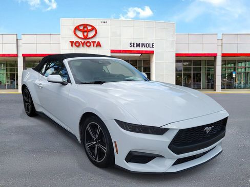 Used 2025 Ford Mustang Premium RWD image 2