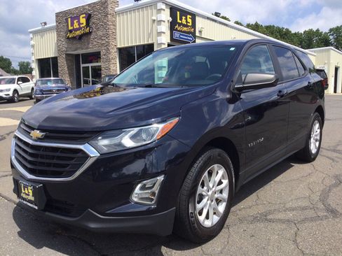 Used 2020 Chevrolet Equinox LS w/ LS Convenience Package AWD/4WD image 1