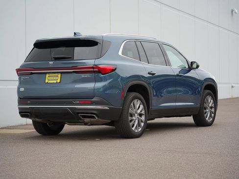 Used 2025 Buick Enclave Preferred AWD/4WD image 3