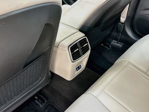 Used 2025 Genesis G70 2.5T AWD/4WD image 28