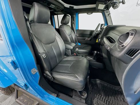Used 2018 Jeep Wrangler Unlimited Sahara AWD/4WD image 30