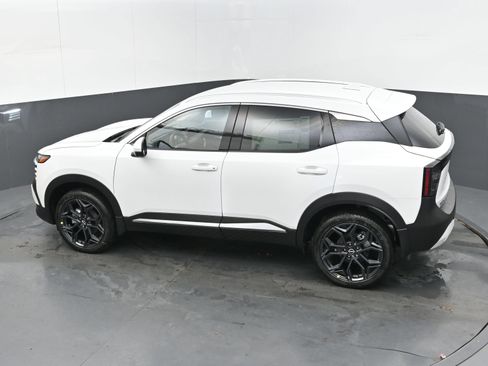 Certified 2025 Nissan Kicks SR FWD image 33