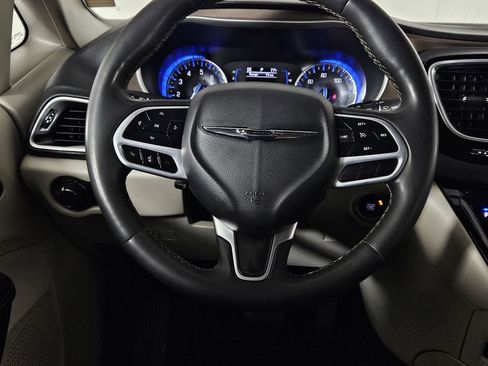 Used 2022 Chrysler Voyager LX FWD image 17