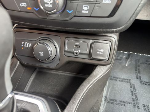 Used 2021 Jeep Renegade Sport w/ Sport Appearance Group AWD/4WD image 29