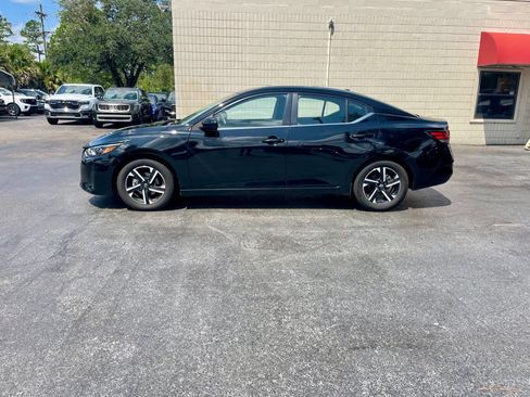 Used 2025 Nissan Sentra SV FWD image 2