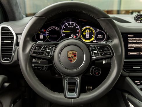 Certified 2022 Porsche Cayenne Turbo S image 28