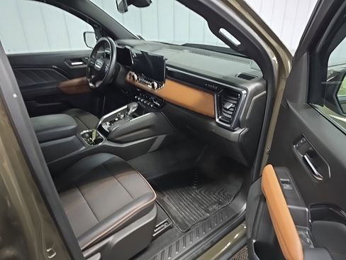 Used 2024 GMC Canyon AT4 image 17