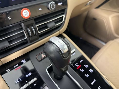 Certified 2022 Porsche Macan S w/ Premium Package Plus AWD/4WD image 32