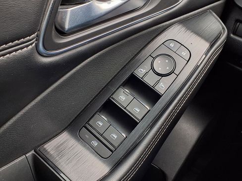 Used 2021 Nissan Rogue SV w/ Premium Package image 19