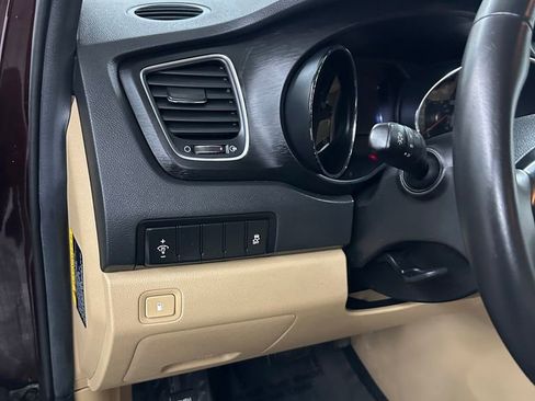 Used 2017 Kia Sedona LX w/ LX Essentials Premium Package FWD image 14