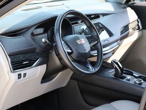 Used 2022 Cadillac XT4 Premium Luxury w/ Safety Alert Package image 11