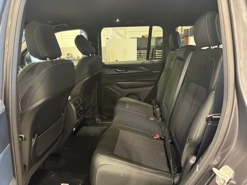 New 2025 Jeep Grand Cherokee Laredo w/ Luxury Tech Group I image 15