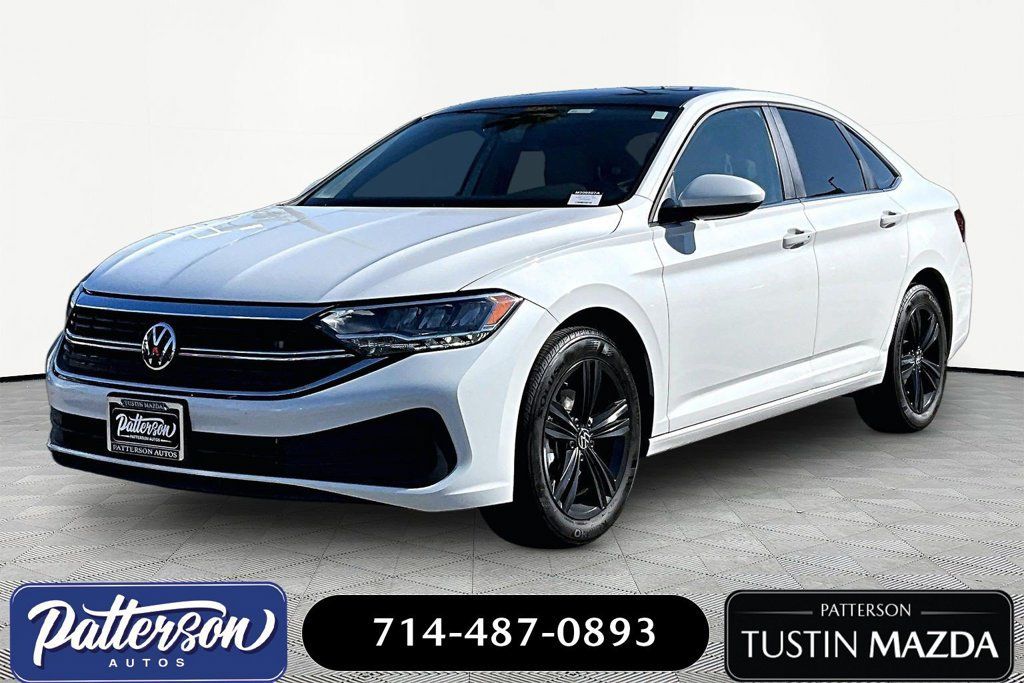 Used 2024 Volkswagen Jetta SE w/ Panoramic Sunroof Package FWD image 1