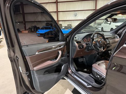 Used 2016 BMW X1 xDrive28i AWD/4WD image 12