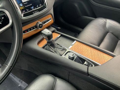 Used 2022 Volvo XC90 T6 Momentum w/ Advanced Package AWD/4WD image 16