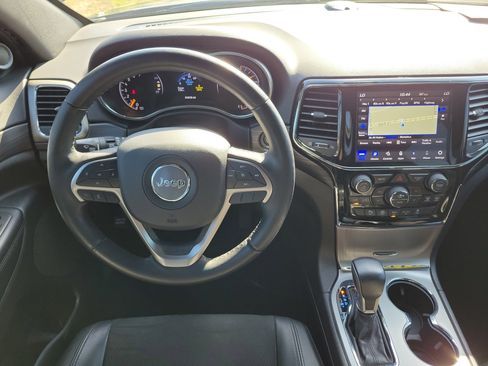 Used 2022 Jeep Grand Cherokee Laredo X image 19