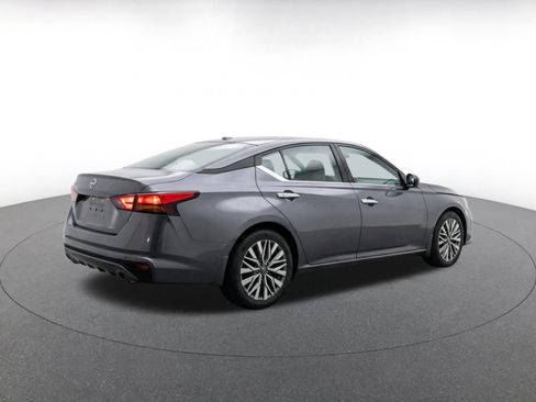 Used 2025 Nissan Altima 2.5 SV FWD image 9